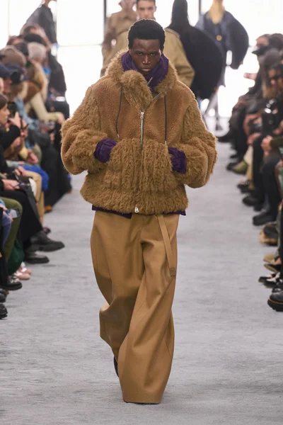 Look 30